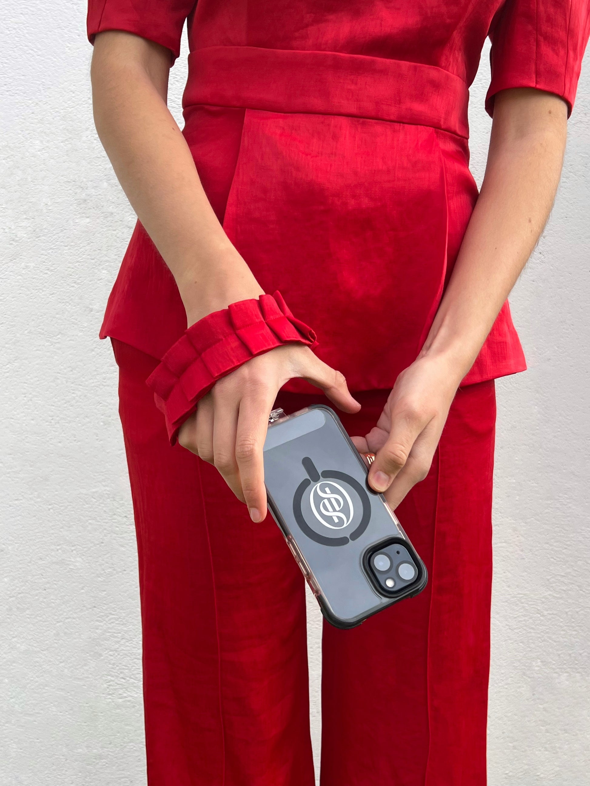 Correa de teléfono móvil roja plisada, accesorio de moda para mujer, perfecta para eventos y looks de invitada